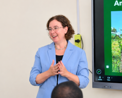 ACEWM Hosts Distinguished Seminar on Sustaining Forest Resilience in a Changing World